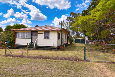 House For Sale - QLD - Biggenden - 4621 - 2 BEDROOM COTTAGE WITH SHED  (Image 2)