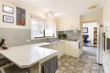 House For Sale - VIC - Mildura - 3500 - Wonderful Home - Close to Hospital & Golf Course!  (Image 2)