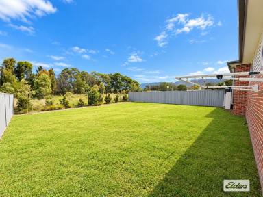 Townhouse For Lease - NSW - Horsley - 2530 - Near New, Architecturally Designed Villa with Spacious Yard (Image 2)