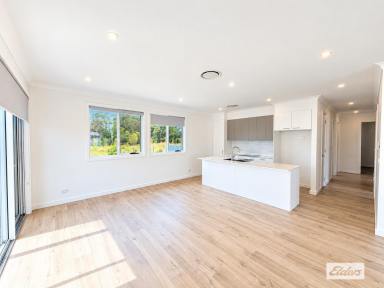 Townhouse For Lease - NSW - Horsley - 2530 - Near New, Architecturally Designed Villa with Spacious Yard (Image 2)