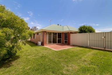 House For Sale - WA - South Bunbury - 6230 - Light, Bright and Beautifully Presented in Sought After Location  (Image 2)