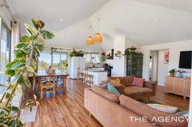 House For Sale - WA - Hay - 6333 - Modern Family Living with Wilson Inlet Views  (Image 2)