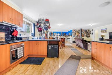 House For Sale - VIC - Cranbourne East - 3977 - HUNT CLUB SPECIAL – 4 BEDROOMS PLUS STUDY!  (Image 2)