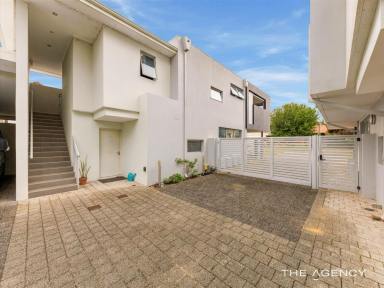 House For Sale - WA - Coolbellup - 6163 - CONVENIENCE, CLASS, COMFORT!  (Image 2)