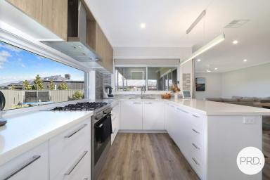 House For Sale - NSW - Thurgoona - 2640 - MODERN FAMILY LIVING (Image 2)