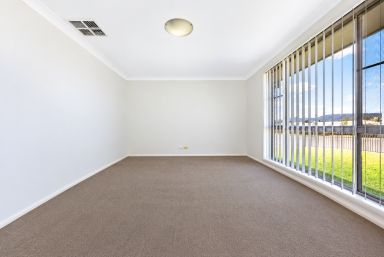 House For Lease - NSW - Tamworth - 2340 - Modern Home Located in Popular Hillvue (Image 2)
