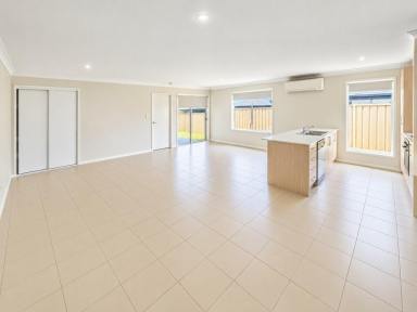 Duplex/Semi-detached For Lease - NSW - Old Bar - 2430 - MODERN FOUR BEDROOM DUPLEX INPOPULAR ESTATE  (Image 2)
