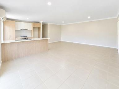 Duplex/Semi-detached For Lease - NSW - Old Bar - 2430 - MODERN FOUR BEDROOM DUPLEX INPOPULAR ESTATE  (Image 2)