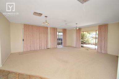 House For Sale - VIC - Mooroopna - 3629 - A Wonderful Family Home Overlooking Beautiful Parklands  (Image 2)