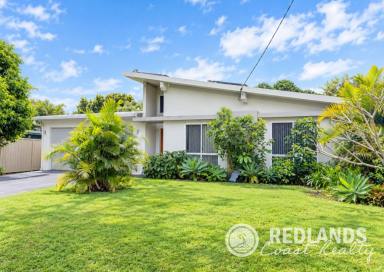House For Sale - QLD - Russell Island - 4184 - Contemporary Living in a Convenient Northern Russell Island Location  (Image 2)