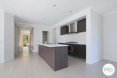 House For Sale - VIC - Wodonga - 3690 - OVERLOOKING PARKLAND - DESIGNED FOR FAMILY LIVING  (Image 2)
