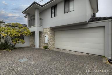 Townhouse For Sale - WA - Belmont - 6104 - IMPRESSIVE TOWNHOUSE  (Image 2)
