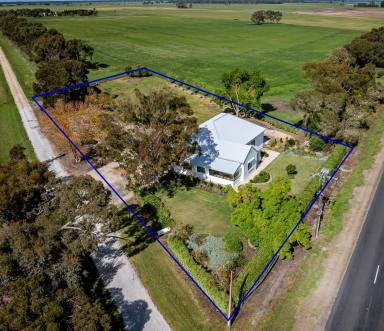 House For Sale - SA - Penola - 5277 - Stunning renovated home one minute from Penola  (Image 2)