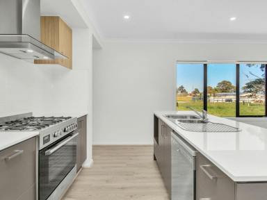 House For Sale - VIC - East Bairnsdale - 3875 - INVEST? OR ENJOY A BRAND NEW HOME!  (Image 2)