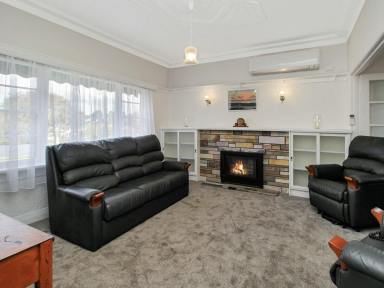 House For Sale - VIC - Bairnsdale - 3875 - FRESHLY UPDATED FAMILY HOME WITH GREAT INVESTMENT POTENTIAL  (Image 2)