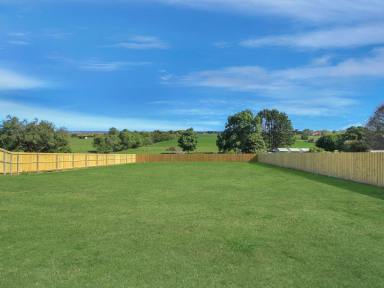 Residential Block For Sale - VIC - East Bairnsdale - 3875 - BUILD YOUR DREAM HOME WITH PANORAMIC RURAL VIEWS  (Image 2)