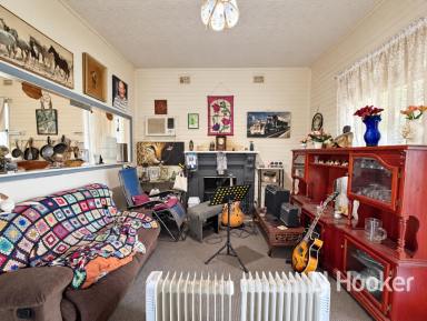 House For Sale - NSW - Inverell - 2360 - Weatherboard Cottage in great position (Image 2)