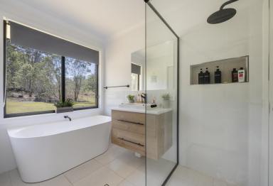 House For Lease - NSW - Lanitza - 2460 - NEAR NEW - BRICK HOME ON ACREAGE BETWEEN GRAFTON & COFFS  (Image 2)