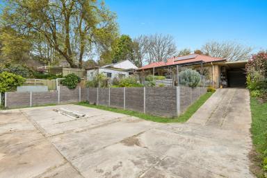 House For Sale - SA - Piccadilly - 5151 - Mid-century warmth and a garden of possibilities (Image 2)