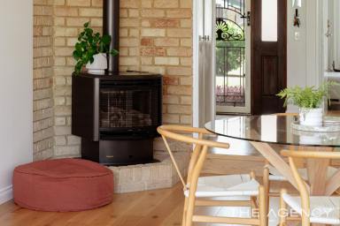 House For Sale - WA - Safety Bay - 6169 - BEAUTIFULLY RENOVATED FAMILY HAVEN ON 684m²  (Image 2)