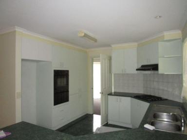 House Leased - VIC - Eastwood - 3875 - 3 BEDROOM FAMILY HOME IN QUIET COURT  (Image 2)