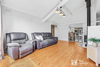 House For Sale - VIC - Seaford - 3198 - BAYSIDE LIVING – WHEN LOCATION TRULY COUNTS  (Image 2)