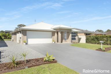 House For Sale - NSW - South Nowra - 2541 - From Movie Nights to Alfresco Afternoons  (Image 2)