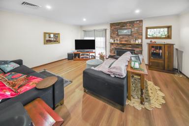 House For Sale - NSW - Tumut - 2720 - Architecturally Great!  (Image 2)