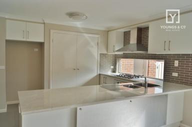 House For Sale - VIC - Mooroopna - 3629 - Quality Dennis Family Home – Ideal Family Living or Investment  (Image 2)