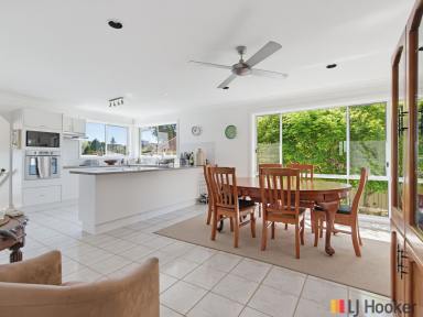 House For Sale - NSW - Catalina - 2536 - FEEL GOOD FAMILY HOME WITH A SUNNY ASPECT.  (Image 2)