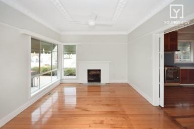House For Sale - VIC - Shepparton - 3630 - CHARMING CENTRAL THREE BEDROOMS  (Image 2)