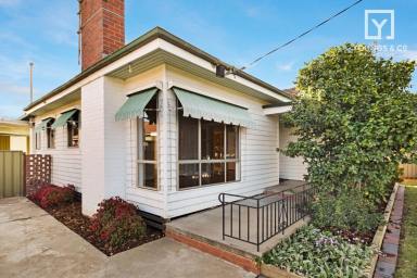 House For Sale - VIC - Shepparton - 3630 - CHARMING CENTRAL THREE BEDROOMS  (Image 2)