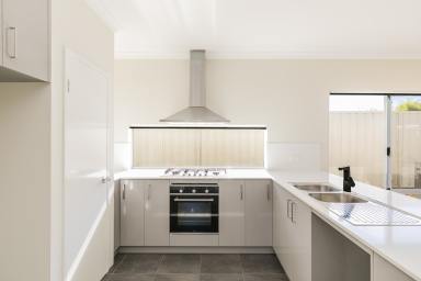 House For Sale - WA - Dawesville - 6211 - Relaxed Coastal Living Awaits  (Image 2)