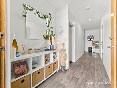 House For Sale - WA - Baldivis - 6171 - YOU HAD ME AT 4 CAR GARAGE - A HOME FOR HIM & HER (Image 2)