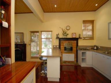 House For Lease - VIC - Bairnsdale - 3875 - 18 BULL ST, BAIRNSDALE  (Image 2)