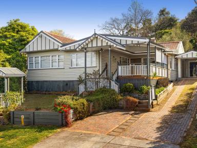 House For Lease - QLD - Mount Lofty - 4350 - Timeless Character Meets Modern Comfort (Image 2)