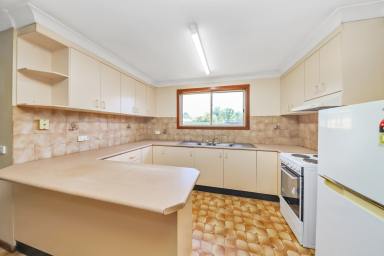 Townhouse For Sale - NSW - Tumut - 2720 - Convenient Townhouse Living Close to the CBD! (Image 2)