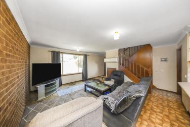 Townhouse For Sale - NSW - Tumut - 2720 - Convenient Townhouse Living Close to the CBD! (Image 2)