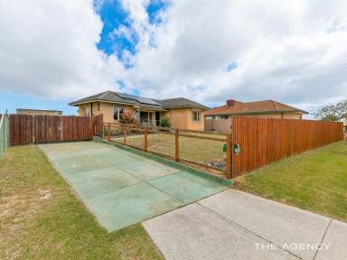 House For Sale - WA - Hamilton Hill - 6163 - *** COMING SOON 31st Oct*** North Facing Home… Retain & Subdivide STCA (Image 2)