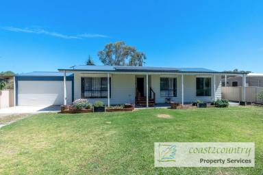 House For Sale - SA - Meningie - 5264 - SPACE, SHEDS & ENTERTAINING – THIS ONE HAS IT ALL! (Image 2)