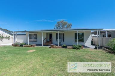 House For Sale - SA - Meningie - 5264 - SPACE, SHEDS & ENTERTAINING – THIS ONE HAS IT ALL! (Image 2)