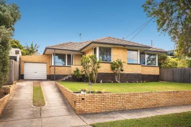 House For Lease - VIC - Parkdale - 3195 - SPACIOUS FAMILY HOME | FANTASTIC LOCATION (Image 2)
