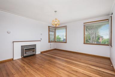 House For Lease - VIC - Parkdale - 3195 - SPACIOUS FAMILY HOME | FANTASTIC LOCATION (Image 2)