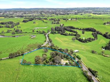 Acreage/Semi-rural For Sale - VIC - Nerrena - 3953 - Established family home on the edge of town!  (Image 2)