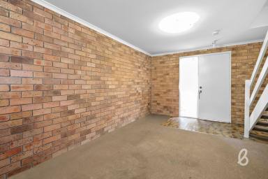 Townhouse For Sale - NSW - Singleton - 2330 - Convenient Living in the Heart of Singleton (Image 2)