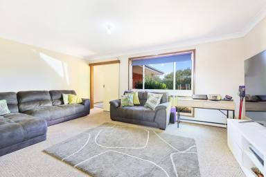 House For Lease - NSW - Tamworth - 2340 - Smart Three Bedroom Home in Oxley Vale  (Image 2)