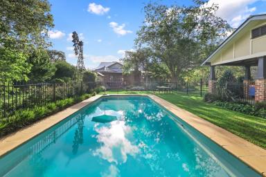 Lifestyle Auction - NSW - Tamworth - 2340 - TIMELESS CHARACTER, BEAUTIFUL GARDENS & COUNTRY LIVING  (Image 2)