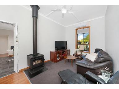 House For Lease - SA - Birdwood - 5234 - Country Cottage Charm (Image 2)