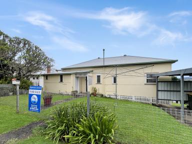 House For Sale - NSW - Kyogle - 2474 - CHARMING HOME BRIMMING WITH CHARACTER  (Image 2)