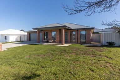 House For Sale - NSW - Coolamon - 2701 - Modern Home With Room To Grow  (Image 2)